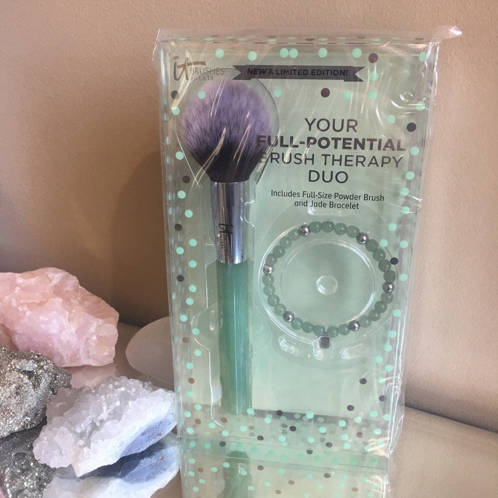 It Cosmetics Gemstone Jade Set